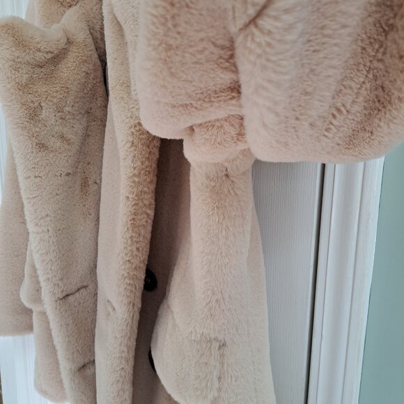 SOLD on another platform - Free People ๐ผ Kate faux fur double breasted coat - Picture 7 of 16